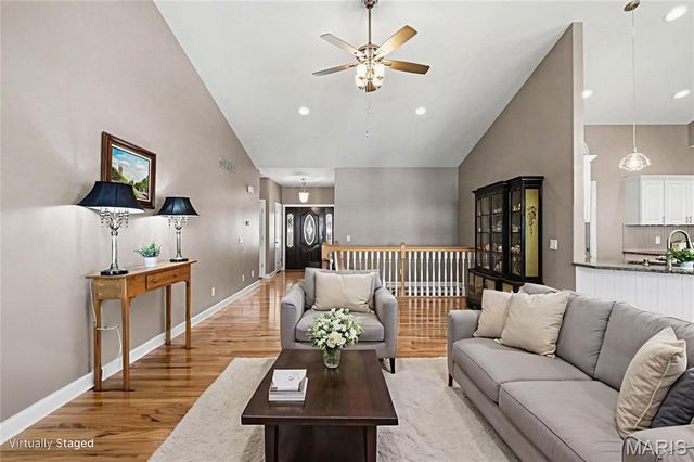 1105 Winter Lake Drive, Fenton, MO 63026