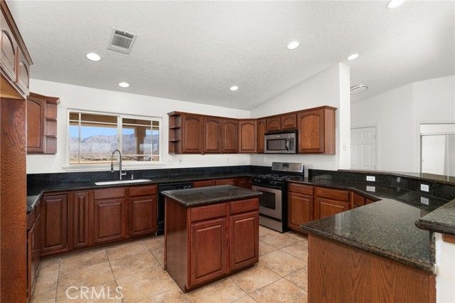 15088 Mesquite Road, Apple Valley, CA 92307