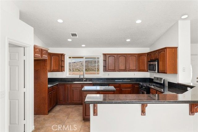15088 Mesquite Road, Apple Valley, CA 92307