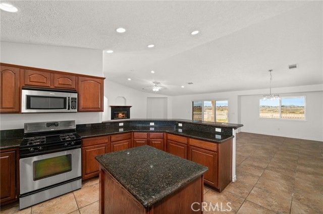 15088 Mesquite Road, Apple Valley, CA 92307