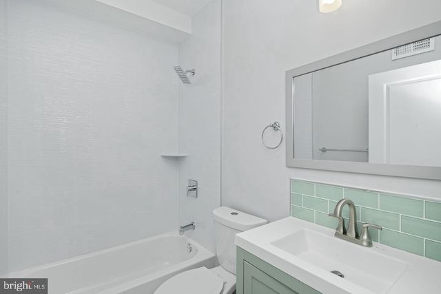 1302 N MARSHALL ST, Philadelphia, PA 19122