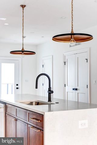 2910 18TH ST NW, Washington, DC 20009