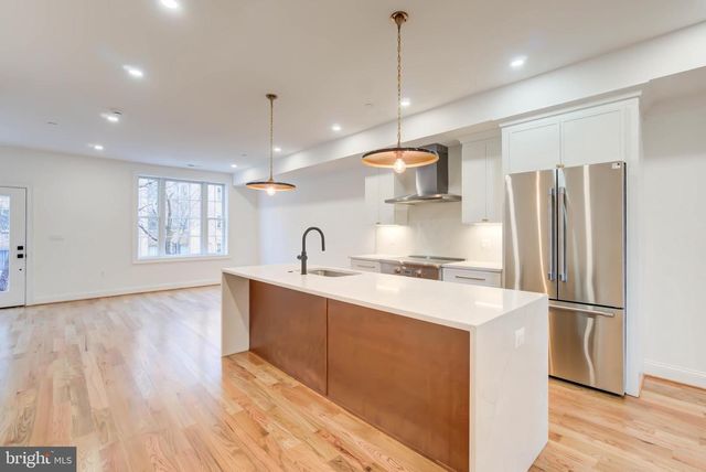 2910 18TH ST NW, Washington, DC 20009