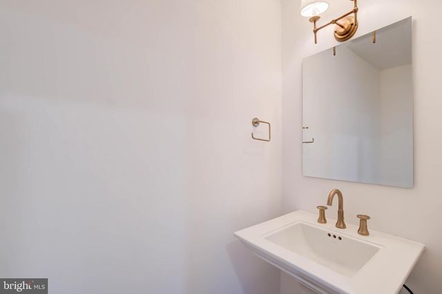 2910 18TH ST NW, Washington, DC 20009