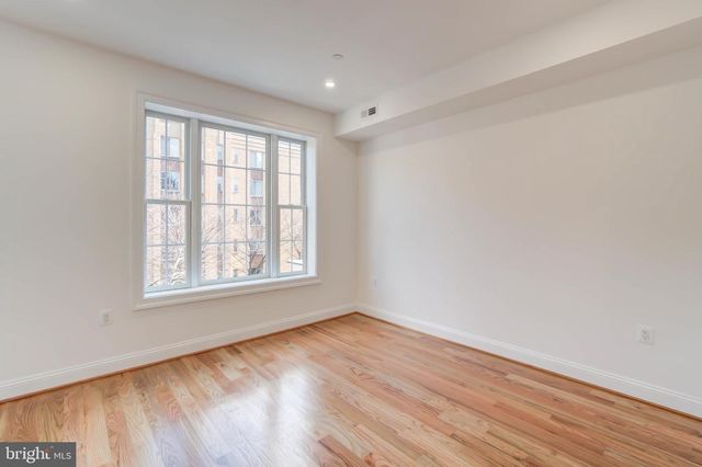 2910 18TH ST NW, Washington, DC 20009