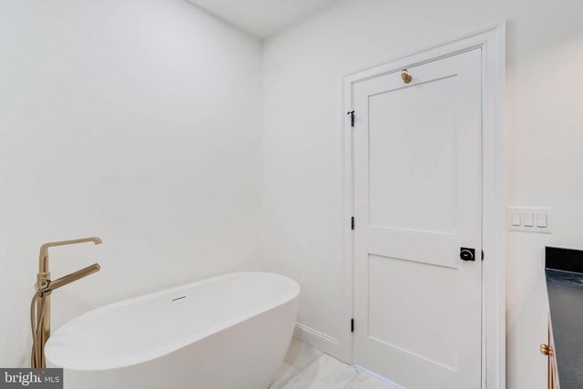 2910 18TH ST NW, Washington, DC 20009