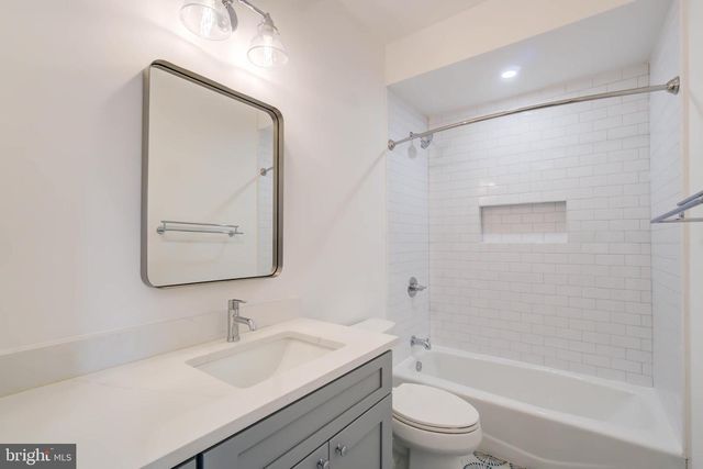 2910 18TH ST NW, Washington, DC 20009