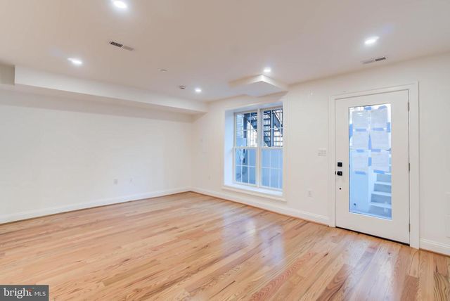 2910 18TH ST NW, Washington, DC 20009