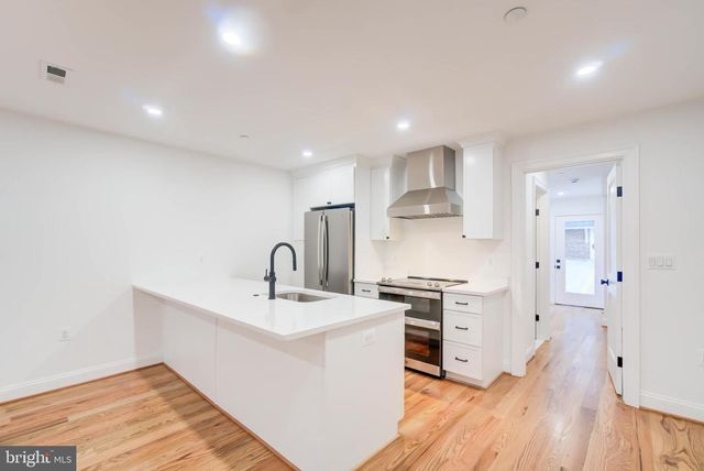 2910 18TH ST NW, Washington, DC 20009