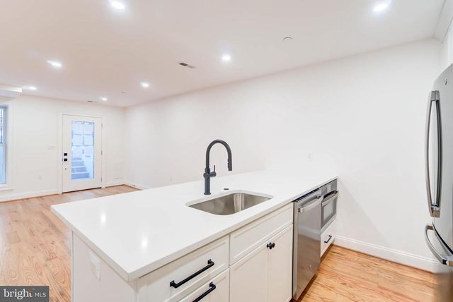 2910 18TH ST NW, Washington, DC 20009