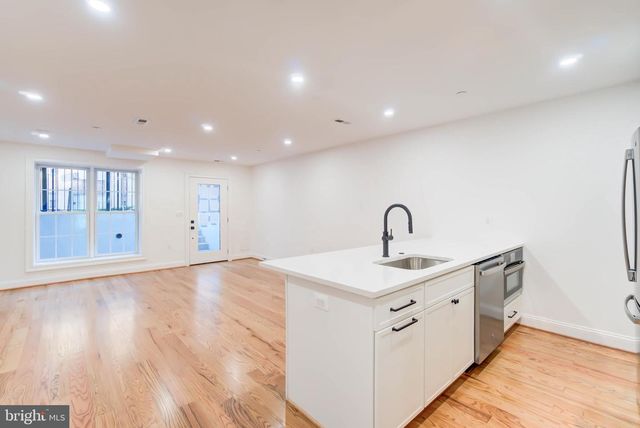 2910 18TH ST NW, Washington, DC 20009