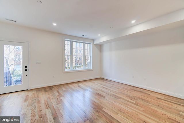 2910 18TH ST NW, Washington, DC 20009