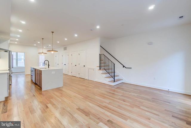 2910 18TH ST NW, Washington, DC 20009