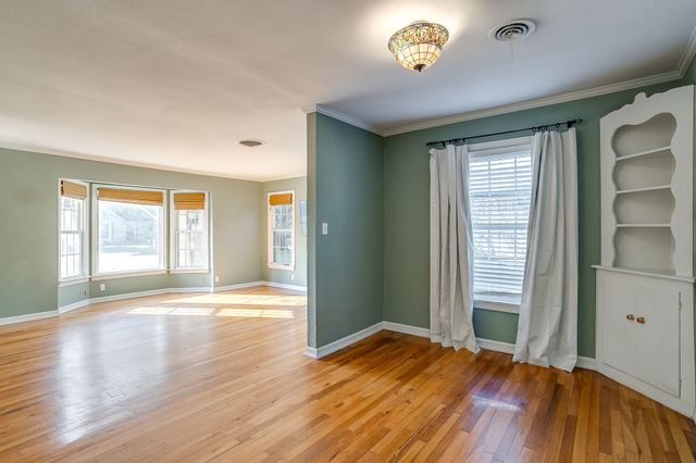 4412 Calmont Avenue, Fort Worth, TX 76107