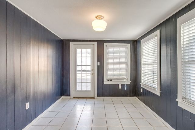 4412 Calmont Avenue, Fort Worth, TX 76107