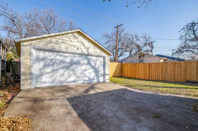 4412 Calmont Avenue, Fort Worth, TX 76107