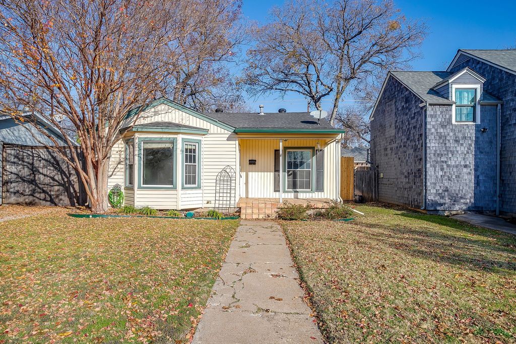 4412 Calmont Avenue, Fort Worth, TX 76107