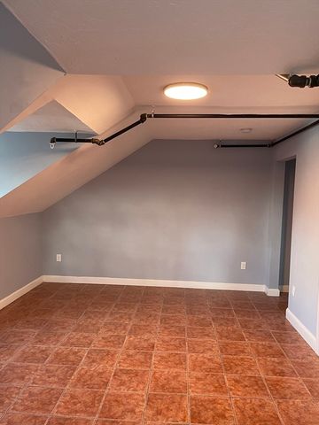 6 Windsor St 6, Worcester, MA 01605