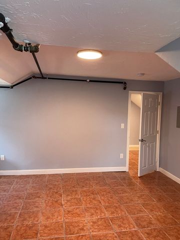 6 Windsor St 6, Worcester, MA 01605