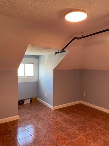 6 Windsor St 6, Worcester, MA 01605