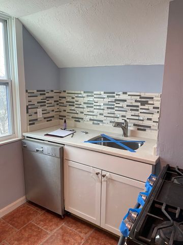 6 Windsor St 6, Worcester, MA 01605