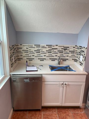 6 Windsor St 6, Worcester, MA 01605