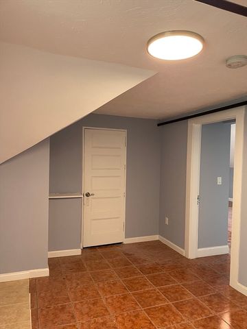 6 Windsor St 6, Worcester, MA 01605