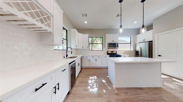 806 E 39th Street A, Houston, TX 77022