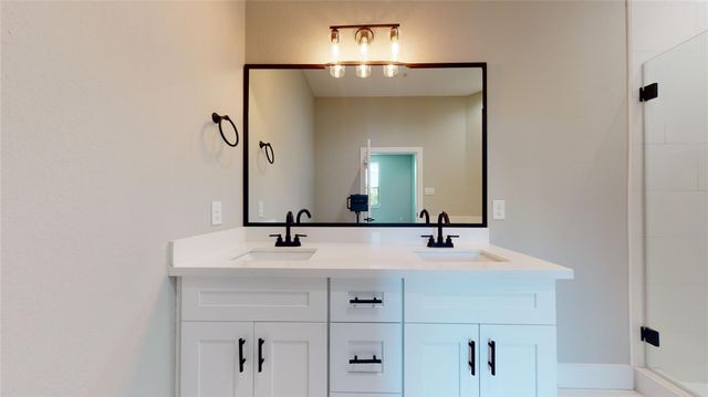 806 E 39th Street A, Houston, TX 77022