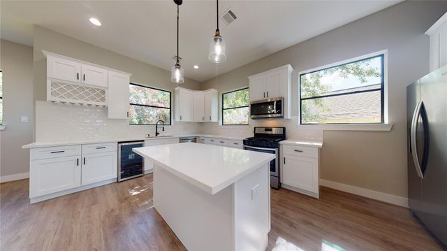 806 E 39th Street A, Houston, TX 77022