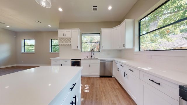 806 E 39th Street A, Houston, TX 77022