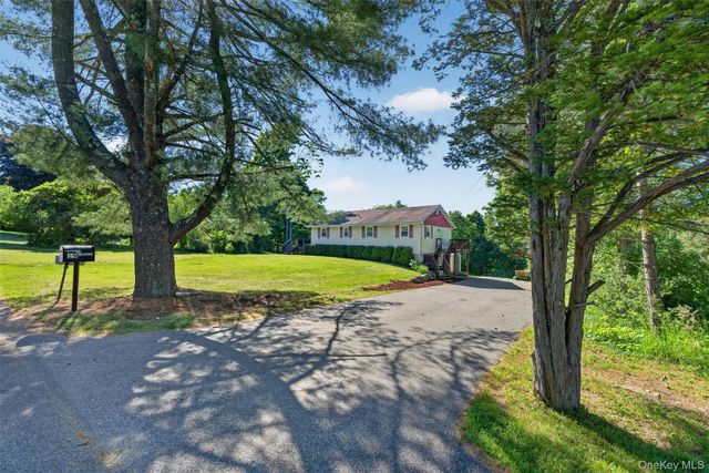 19 Ivy Cliff Road, Campbell Hall, NY 10916