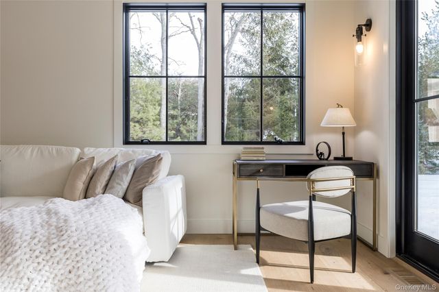 33 Harbor View Drive, East Hampton, NY 11937