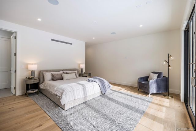 33 Harbor View Drive, East Hampton, NY 11937