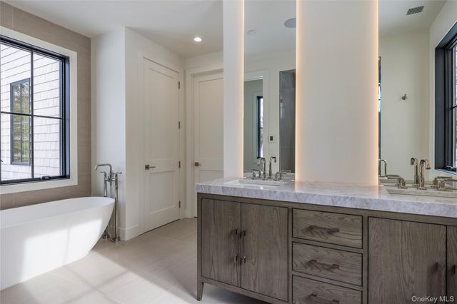 33 Harbor View Drive, East Hampton, NY 11937