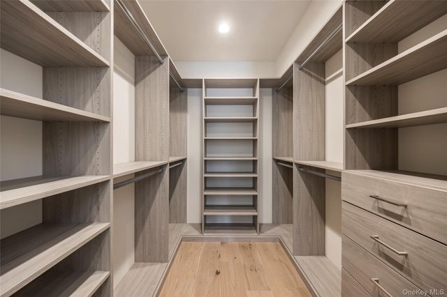 33 Harbor View Drive, East Hampton, NY 11937