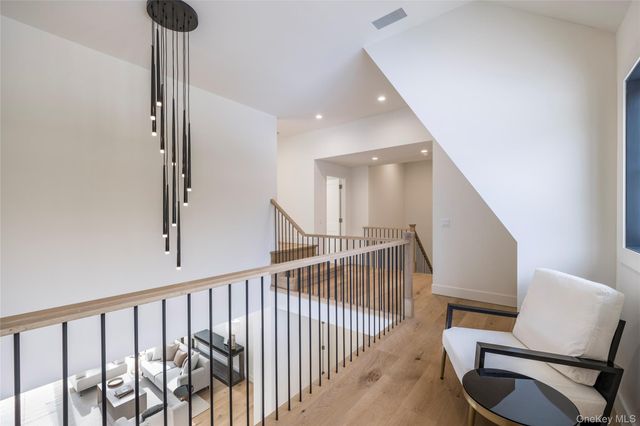 33 Harbor View Drive, East Hampton, NY 11937