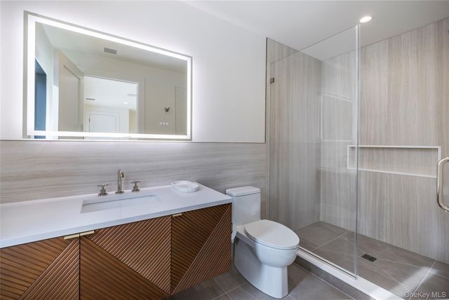 33 Harbor View Drive, East Hampton, NY 11937