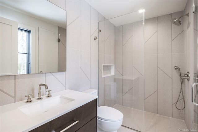 33 Harbor View Drive, East Hampton, NY 11937