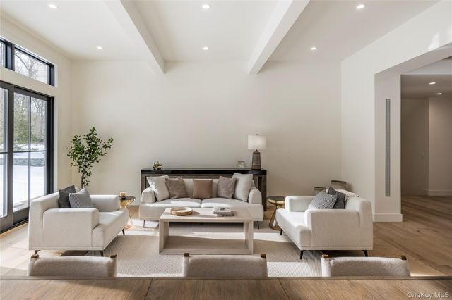 33 Harbor View Drive, East Hampton, NY 11937