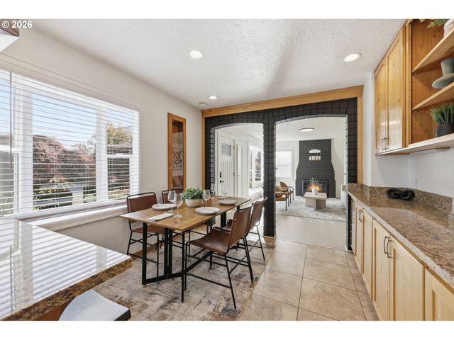 415 Se 94TH Ave, Portland, OR 97216