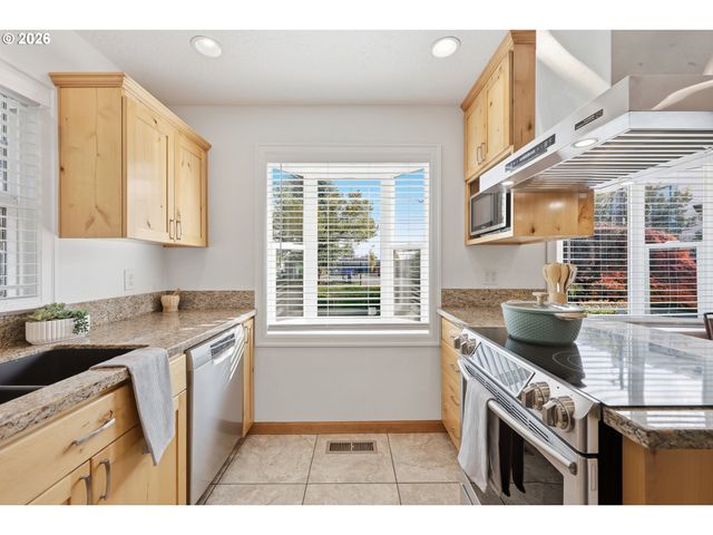 415 Se 94TH Ave, Portland, OR 97216