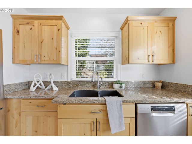 415 Se 94TH Ave, Portland, OR 97216