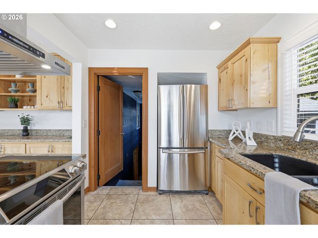 415 Se 94TH Ave, Portland, OR 97216