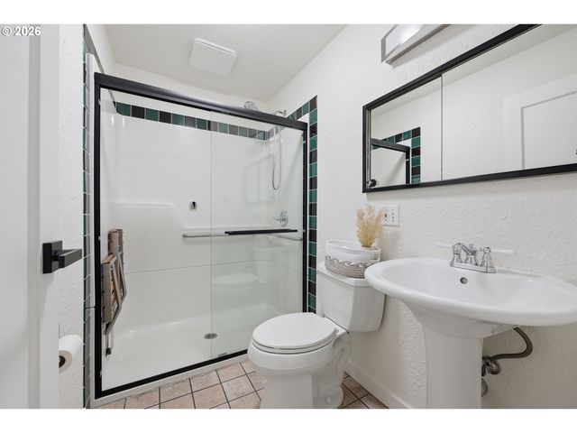 415 Se 94TH Ave, Portland, OR 97216