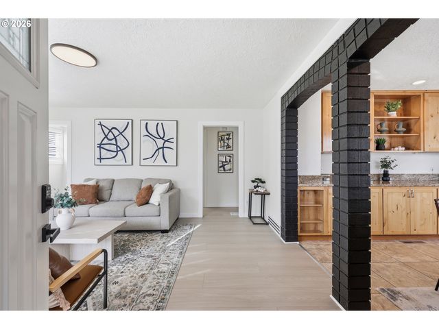 415 Se 94TH Ave, Portland, OR 97216