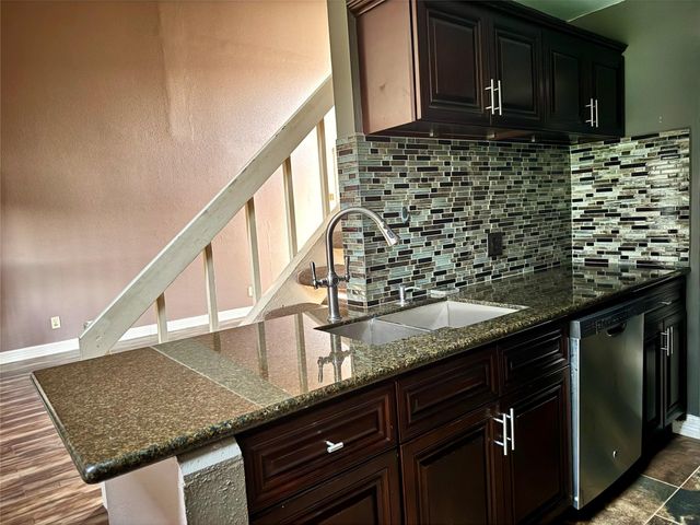 8275 Sands Point Drive 176, Houston, TX 77036