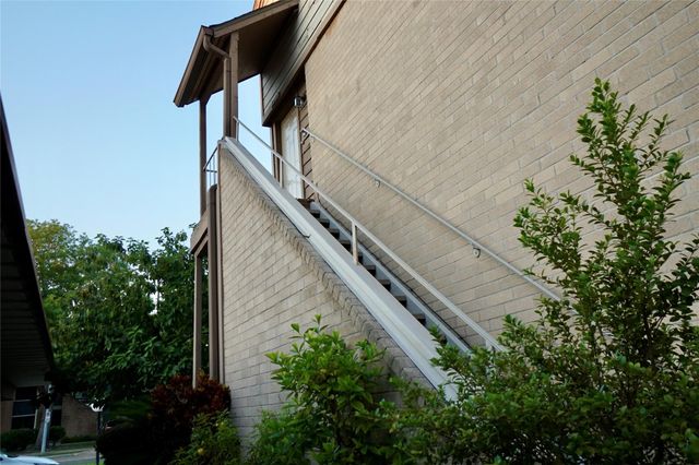 8275 Sands Point Drive 176, Houston, TX 77036