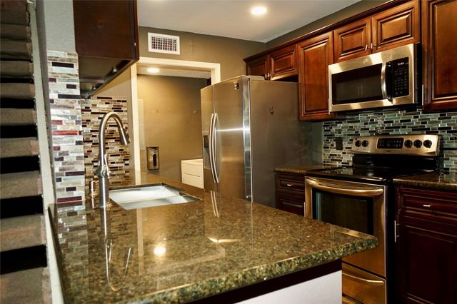 8275 Sands Point Drive 176, Houston, TX 77036