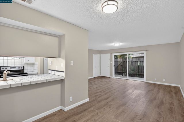 5492 Roundtree Dr A, Concord, CA 94521